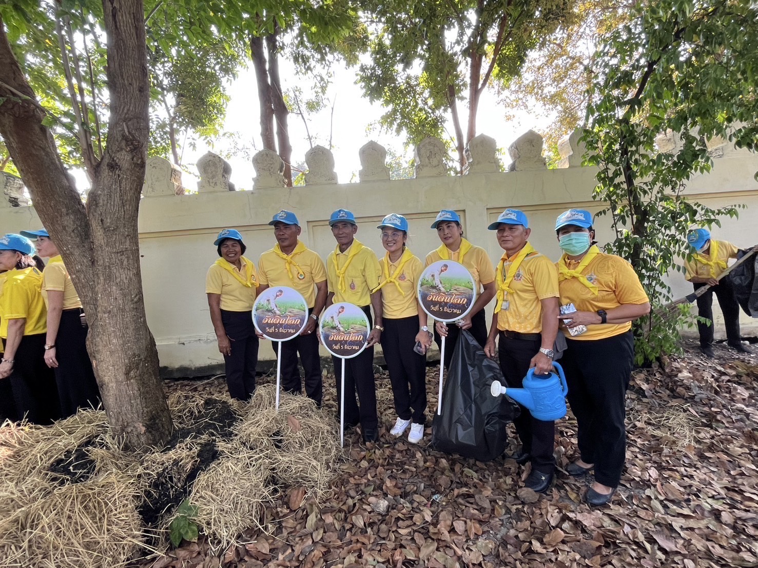 สพอ.ไทรน้อยเข้าร่วมกิจกรรมจิตอา และวันดินโลก ณ วัดคลองเจ้า ตำบลทวีวัฒนา อำเภอไทรน้อย